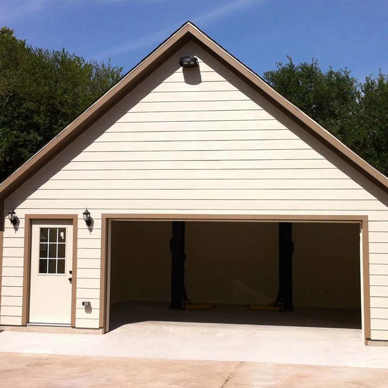 A Custom "Hot Rod" Garage & Man Cave in Sachse, TX