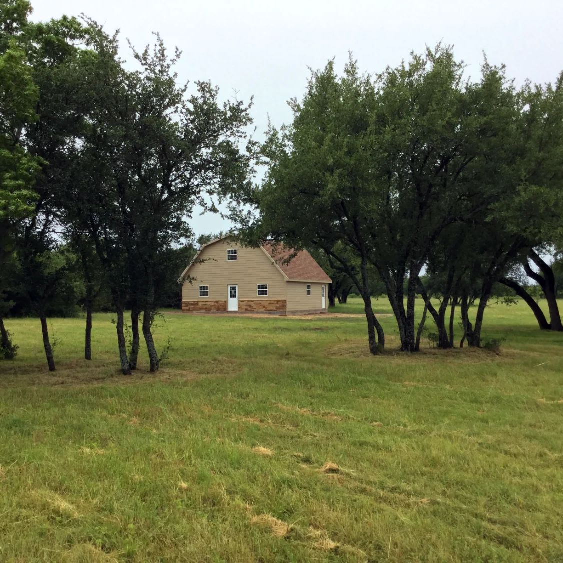 A Stunning Barndominium in the Heart of Iredell, TX